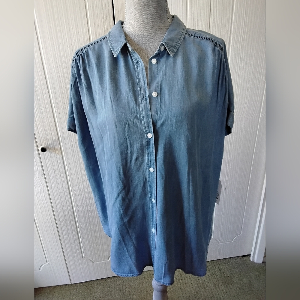NWT womens TIME AND TRU Short Sleeve 7 Button Shirt, Size XL